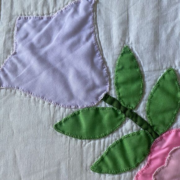 Vintage Handmade Quilt  78 x 92" Hand Appliqued Pink Green Floral Cottage Granny - Picture 5 of 9